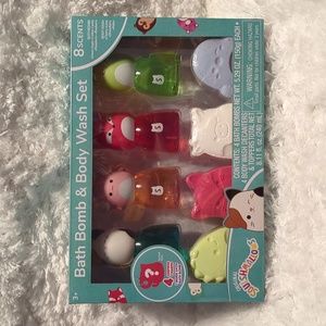 *Sold*Squishmallows Bath Bomb & Body Wash Set w/4 Surprise Charms, NIB